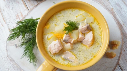 Zupa cytrynowa z łososiem to popularna potrawa w Finlandii