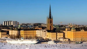 W Szwecji niemieccy turyści odłamali fragment lodu i odpłynęli na krze od brzegu (zdj. ilustracyjne)