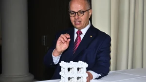 Noblista opracował maszynę, która wyciąga wodę z powietrza. Przełom w walce z globalnym kryzysem wodnym?