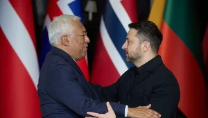 Prezydent Ukrainy Wołodymyr Zełenski (P) i przewodniczący Rady Europejskiej Antonio Costa