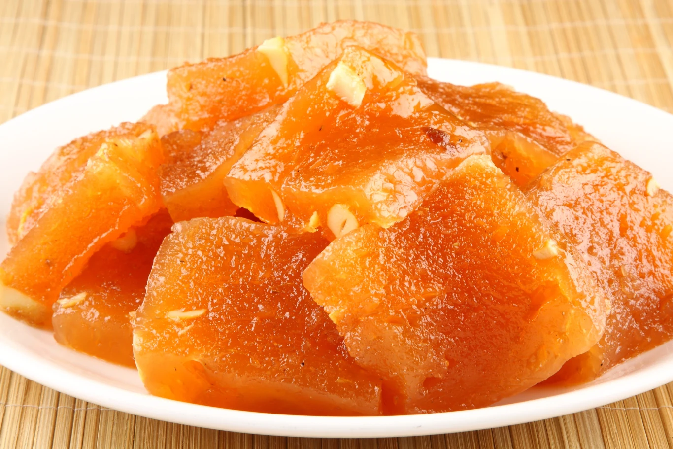 Z pigwy można przygotować cotognatę, czyli sycylijski deser przypominający marmoladę i galaretkę. Z pigwy można przygotować cotognatę, czyli sycylijski deser przypominający marmoladę i galaretkę.