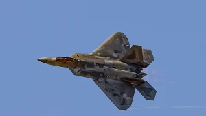 Potężna flota F-22 wylądowała w Izraelu. To najpotężniejsze myśliwce USA
