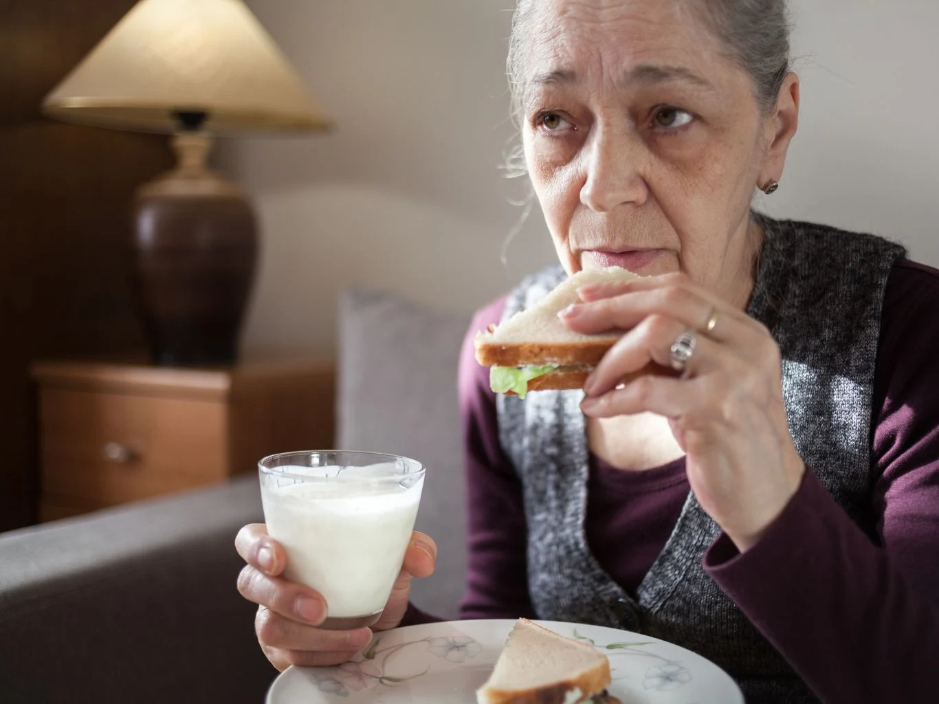 Te produkty w diecie seniora odgrywają bardzo ważną rolę. Chronią przed osteoporozą i utratą mięśni Te produkty w diecie seniora odgrywają bardzo ważną rolę. Chronią przed osteoporozą i utratą mięśni