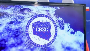 Funkcjonariusze CBZC i KAS rozbili międzynarodowy gang oszustów. 
