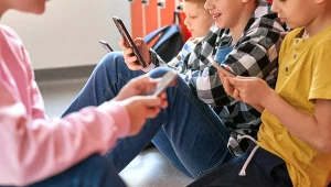 Zakaz social mediów dla dzieci. Gigantyczna przewaga jednej opcji w sondażu