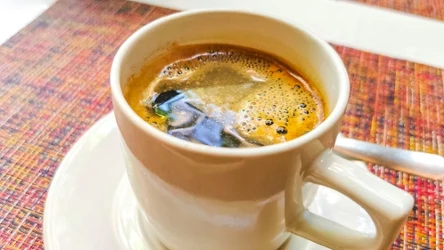 Kawa z tym dodatkiem hamuje apetyt i chroni serce.