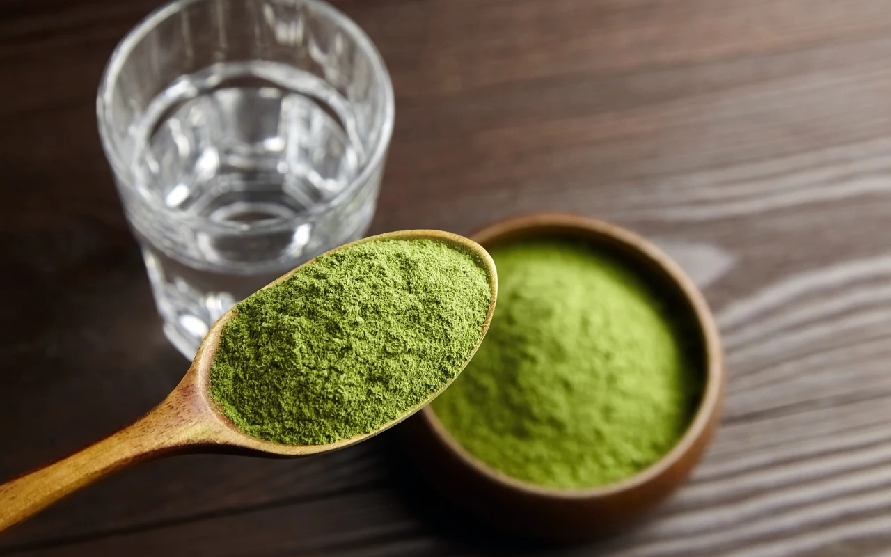 Sproszkowana pokrzywa i jej zdrowotne właściwości 