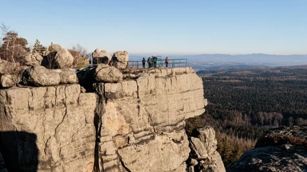 Szczeliniec to najwyższy szczyt gór Stołowych