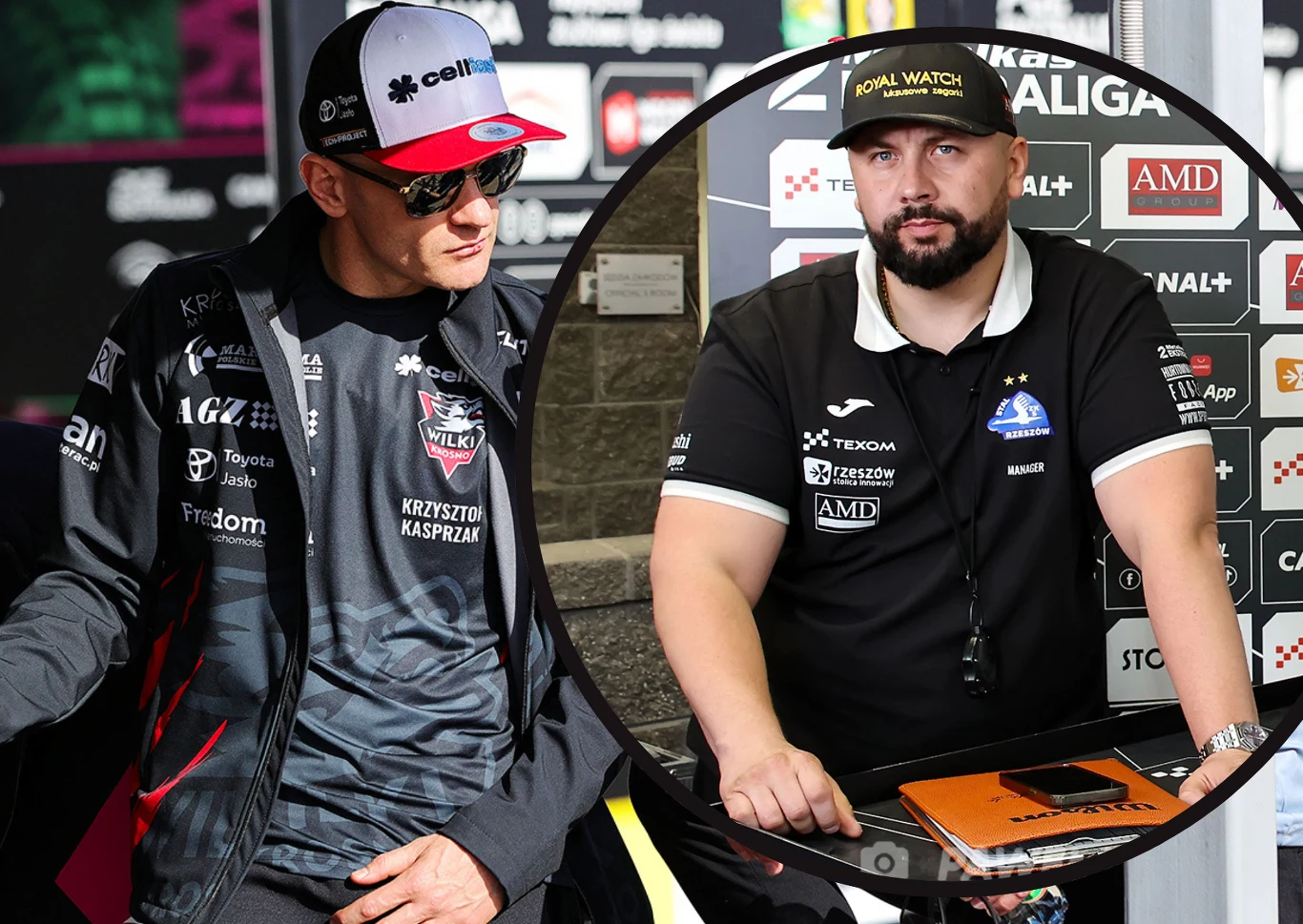 Krzysztof Kasprzak jednym telefonem doprowadził Pawła Piskorza do ostateczności. Rewolucja w Stali Rzeszów. Dwóch mężczyzn ubranych w sportowe stroje drużyn żużlowych, jeden z nich stoi w otoczeniu boksu torowego, drugi siedzi przy stoliku konferencyjnym z tablicą sponsorów w tle. Obaj mają czapki z daszkiem, jeden nosi okulary przeciwsłoneczne.