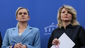 Minister edukacji Barbara Nowacka (L) i posłanka KO Monika Rosa (P) podczas konferencji prasowej dot. prezentacji założeń ograniczenia dostępności mediów społecznościowych dla dzieci i młodzieży