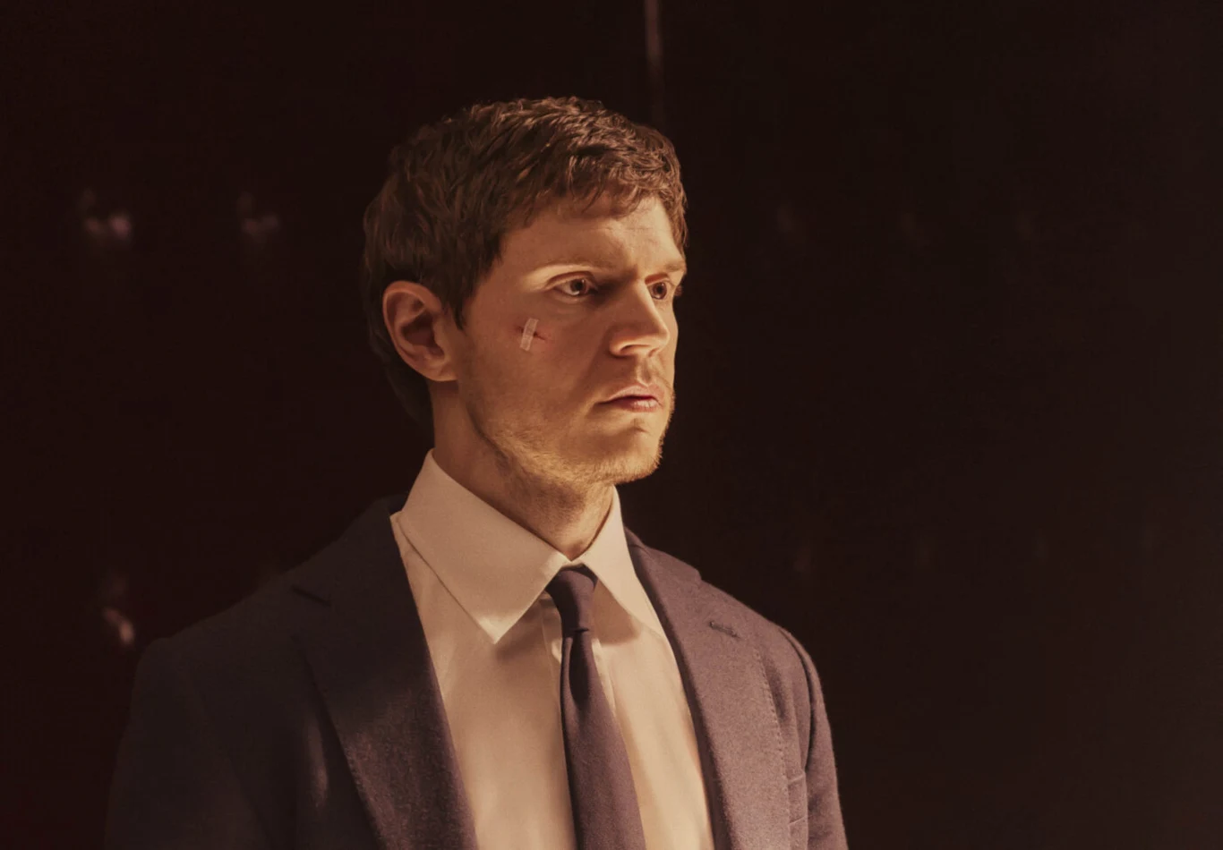 Evan Peters w serialu "The Beauty"