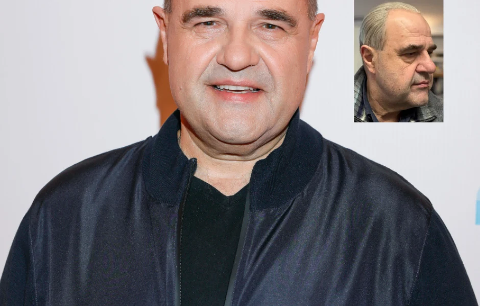 Mężczyzna z krótkimi włosami uśmiecha się lekko, ubrany w czarną kurtkę i stojący na tle jasnej ściany; w rogu znajduje się mniejsze zdjęcie pokazujące tę samą osobę w półprofilu.