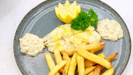 Smażona sola z frytkami i sosem tatarskim z przepisu Mateusza Gesslera