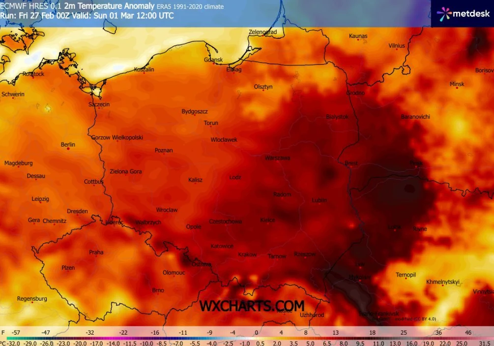Druga połowa weekendu najcieplejsza będzie na południowym wschodzie - tam dodatnia anomalia temperatury będzie najwyższa Kolorowa mapa Europy Środkowej, przedstawiająca wartości anomalii temperatury powietrza względem wieloletniej średniej, z największymi odchyleniami w południowo-wschodniej części Polski, oznaczonymi ciemnoczerwonymi i brązowymi kolorami.