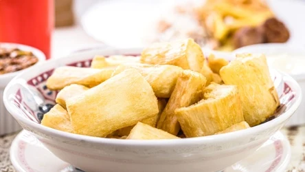 Maniok pieczony w piekarniku to ciekawa alternatywa dla frytek 