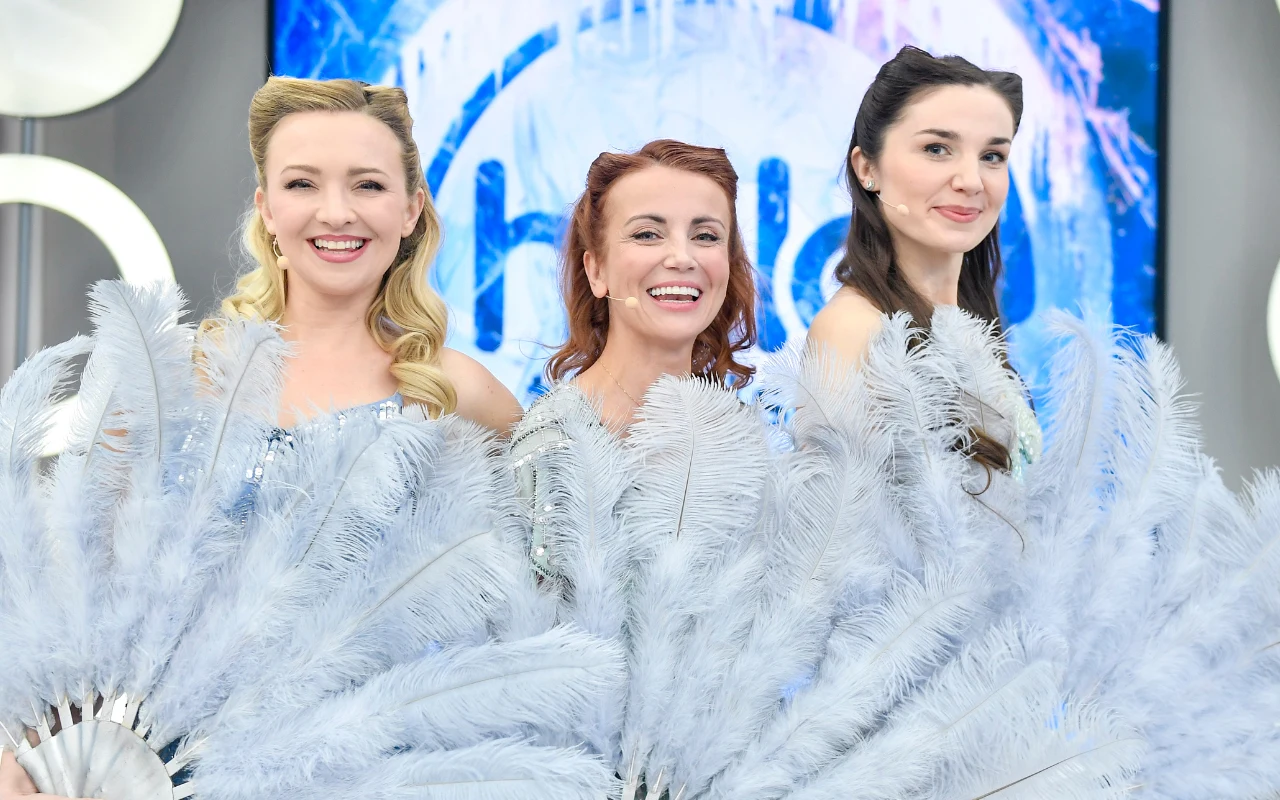 Na koniec programu panie wykonały na naszej scenie jedną z piosenek ze spektaklu "Aniołki Mussoliniego"