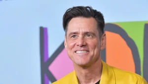 Zszokował publiczność nowym wyglądem. Pojawiły się pierwsze teorie spiskowe