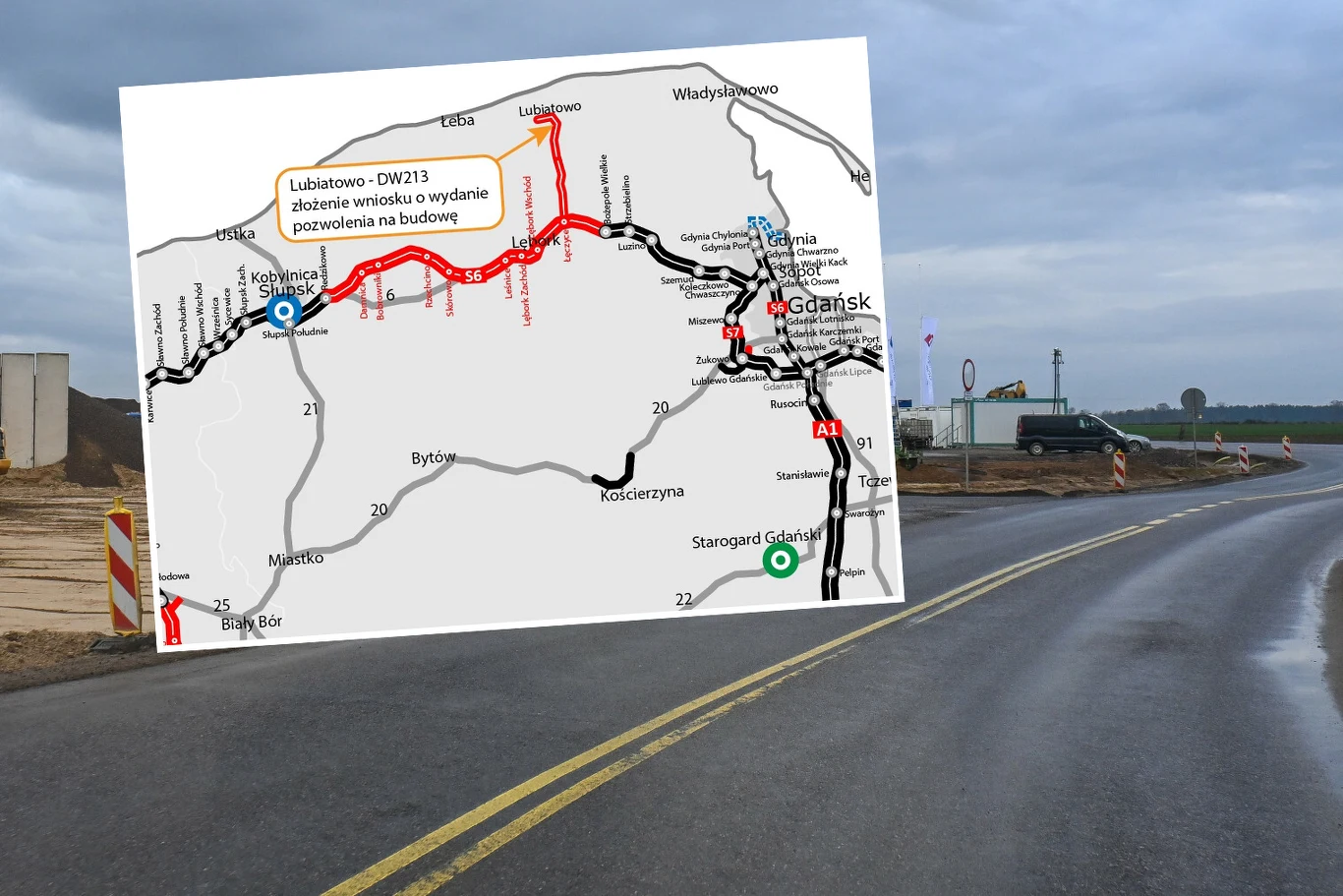 GDDKiA złożyła wniosek o pozwolenie na budowę fragmentu drogi do elektrowni atomowej / fot. Gerard/Reporter; GDDKiA Nowo wybudowana lub remontowana droga asfaltowa z wyraźnie oznaczonym zakrętem i tymczasowym oznakowaniem oraz rozrysowana nałożona mapa przedstawiająca lokalizacje i przebieg trasy Lubaszewo–DW213, z wyróżnionymi odcinkami w budowie.