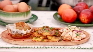 Onion boil z kurczakiem i ziemniaczkami, czyli hit TikToka w obiadowej wersji 