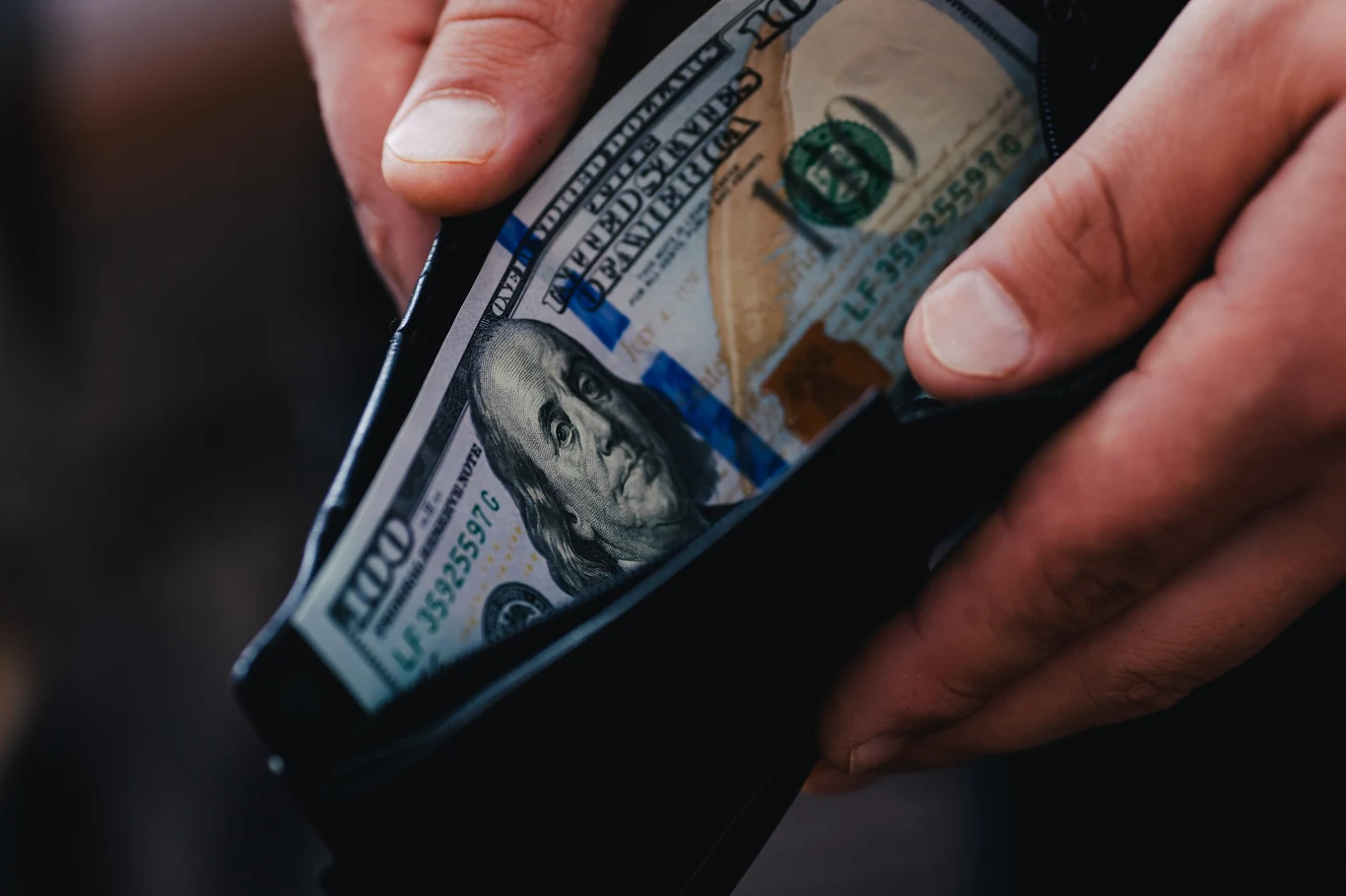 Przeciętne amerykańskie gospodarstwo domowe zapłaci za wprowadzenie ceł 600-800 dolarów rocznie Cła pustoszą kieszenie. Wiadomo, ile zapłacą Amerykanie