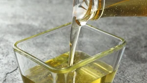 Ten olej nie tylko poprawia trawienie, ale łagodzi również stres i wzmacnia odporność. 