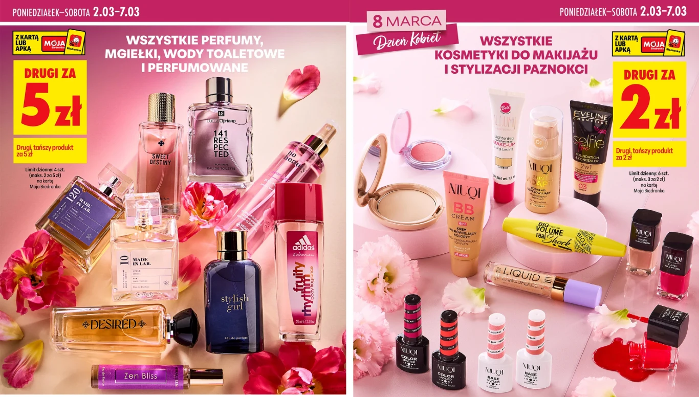 Po lewej stronie kolorowa kompozycja perfum, mgiełek i wód toaletowych różnych marek ustawionych na różowym tle, z kwiatowym zdobieniem. Po prawej produkty do makijażu i stylizacji paznokci, w tym szminki, lakiery, pudry i podkłady, także na różowym tl...