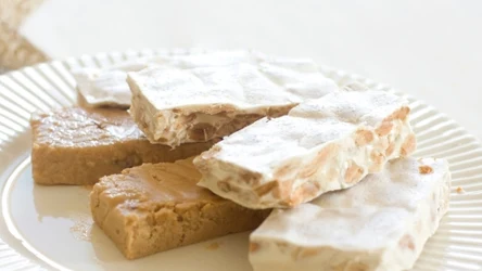 Jednym z najpopularniejszych dodatków do turrona są migdały 