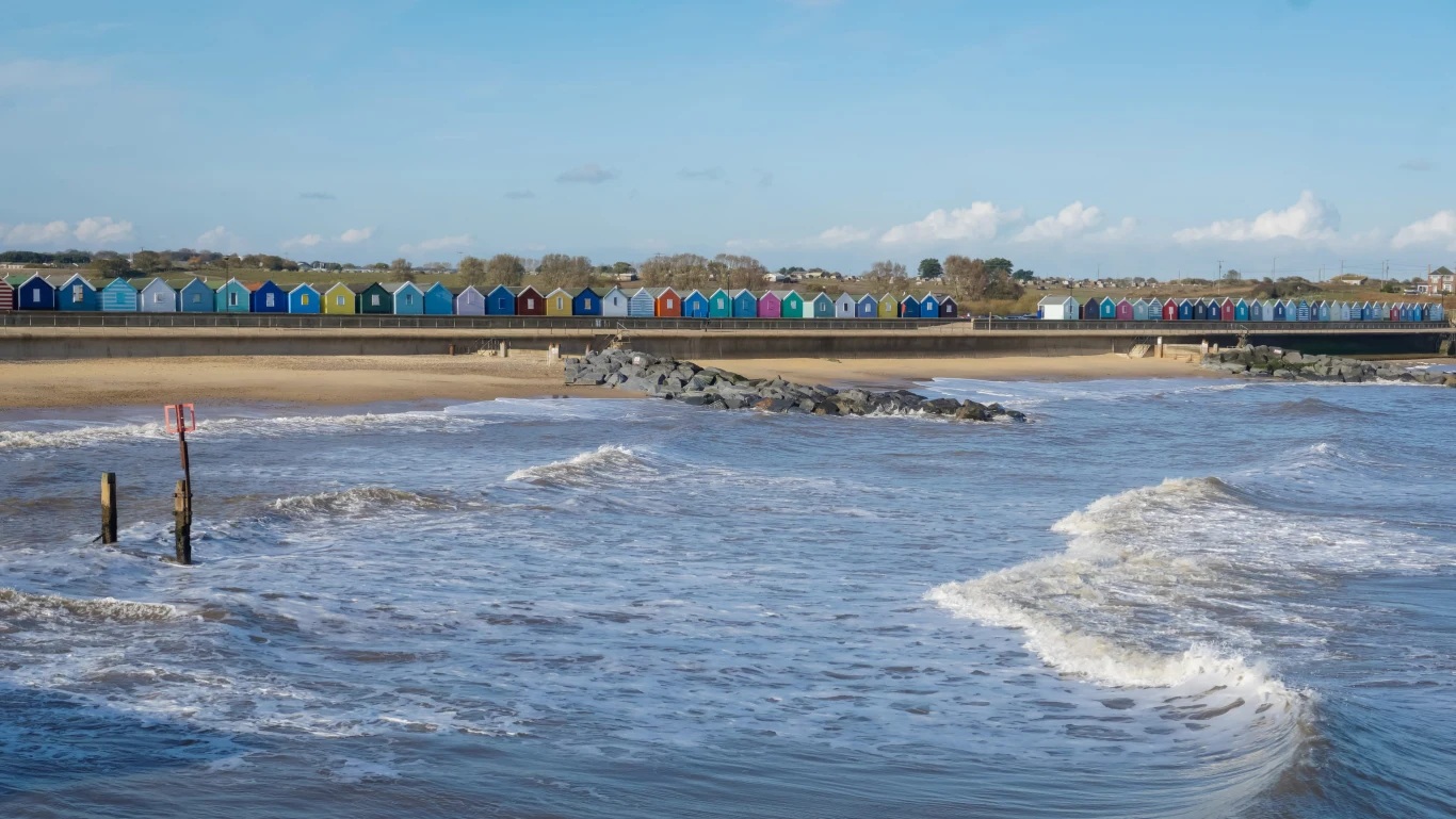 Jednym z największych atutów Walton-on-the-Naze są szerokie, piaszczyste plaże.