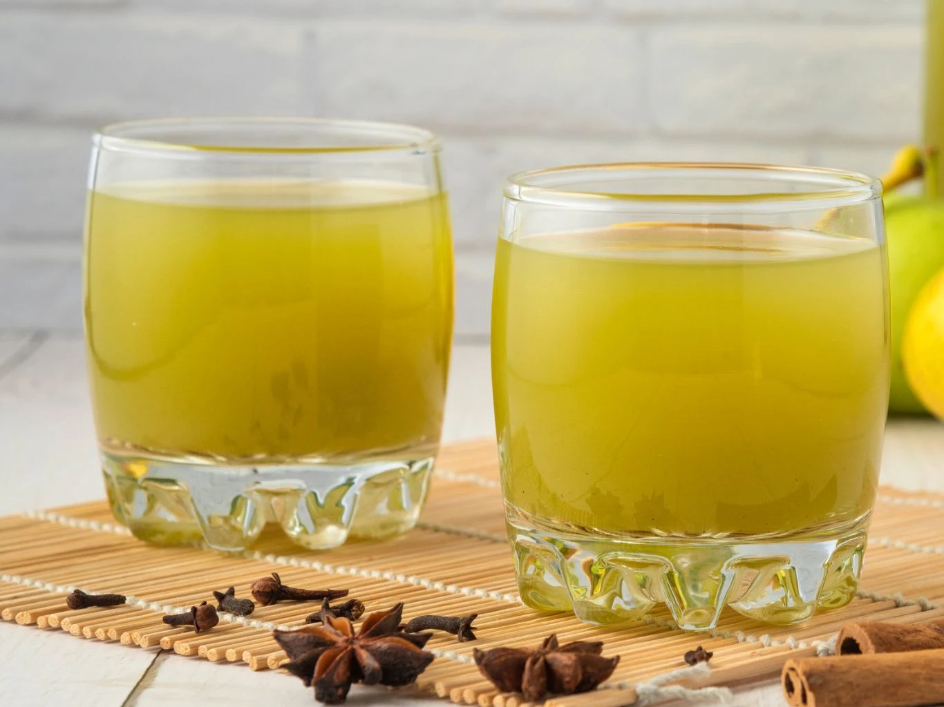 Jak sok gruszkowy wpływa na zdrowie? Kto powinien go spożywać? Jak sok gruszkowy wpływa na zdrowie? Kto powinien go spożywać?