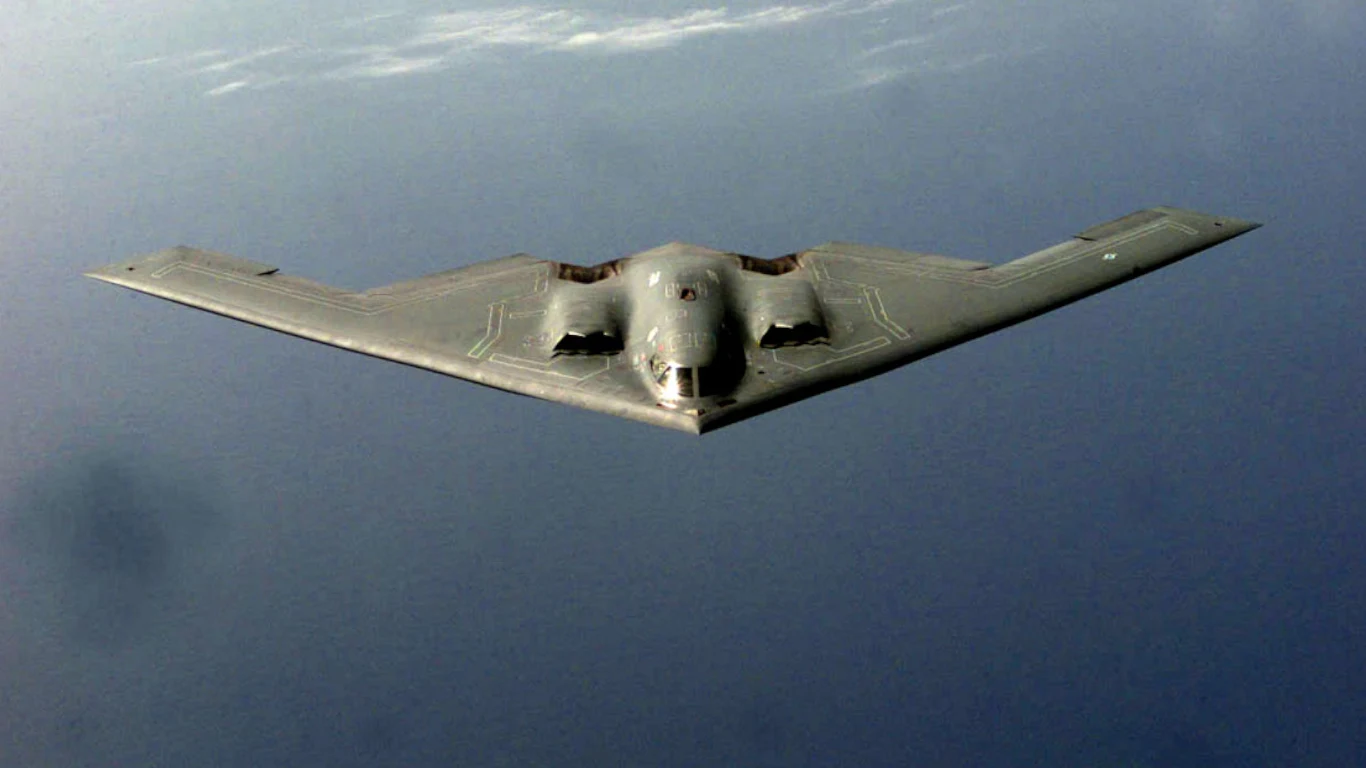 Jak piloci B-2 Spirit wytrzymują ponad dobę w locie? article cover