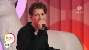 Mateusz Ciawłowski w "halo tu polsat". Wykonał utwór "Za dużo słów"