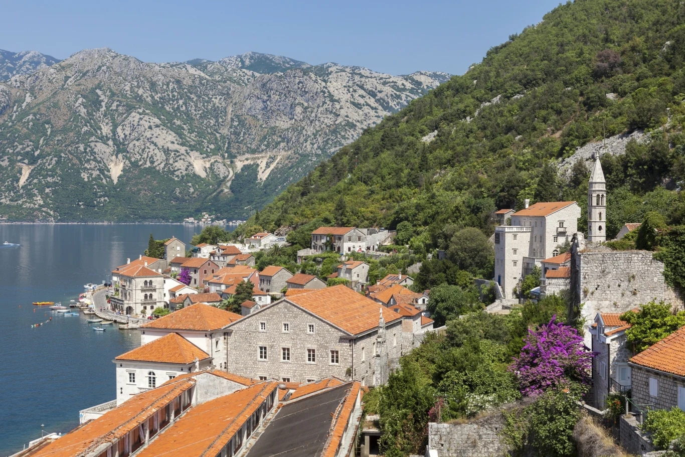 Kierunek na wakacje bez tłumów. Dlaczego warto wybrać się do Czarnogóry?