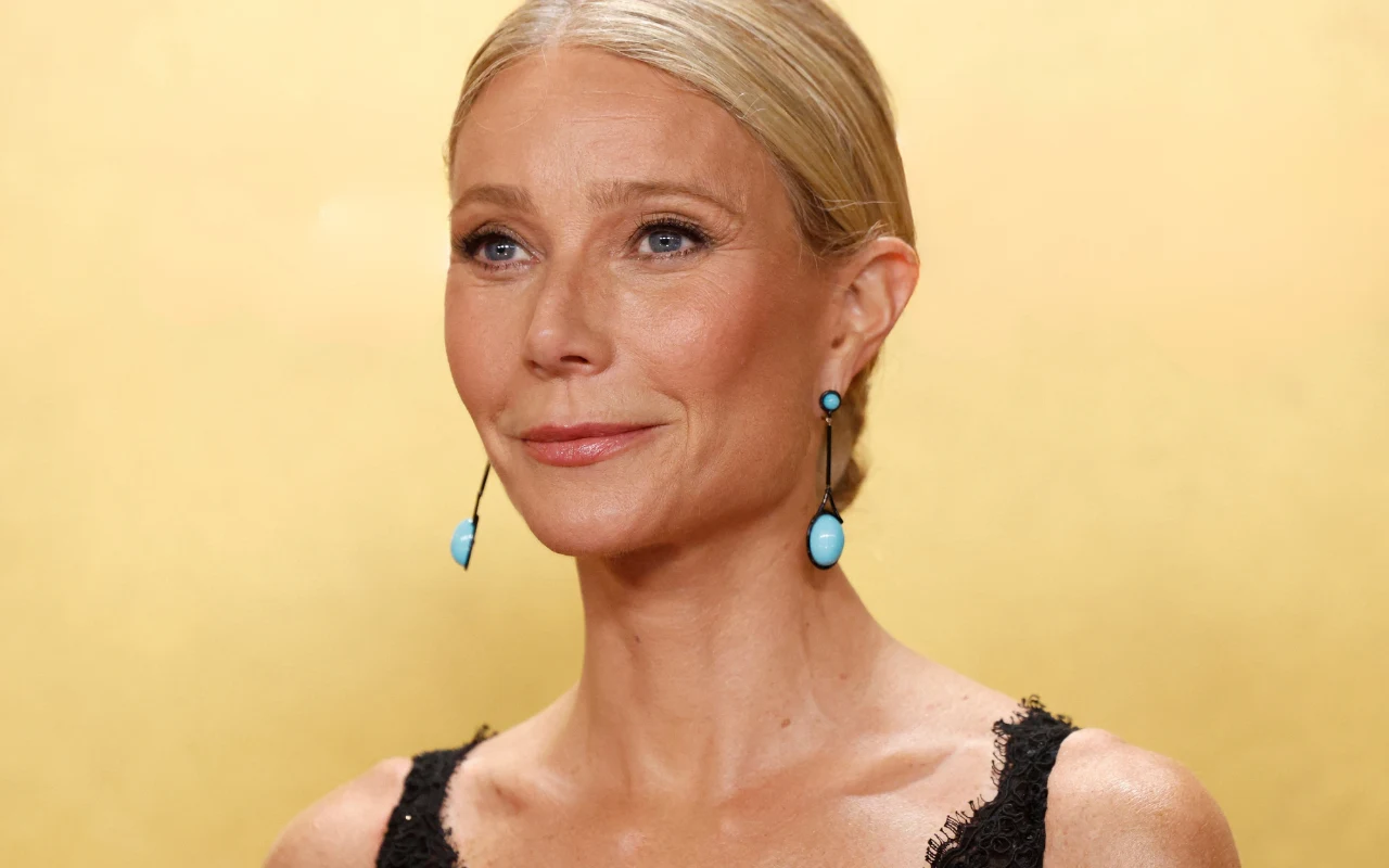 Gwyneth Paltrow w stylu clean girl na czerwonym dywanie