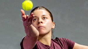 Dwa sety Polki na starcie WTA. Awans turniejowej "7" po 86 minutach