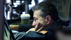 Czerwony wtorek. Wyprzedaż na giełdzie, gwałtowne osłabienie złotego