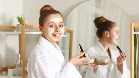 Domowa maseczka na twarz z rozmarynem pomoże uczynić cerę promienną i gładką. 