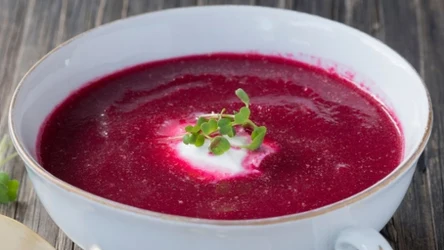 Zupa buraczana z jabłkiem to domowa kuracja detoksykująca