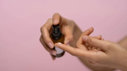 Retinol nadal można stosować wiosną, jednak przy zachowaniu pewnych zasad