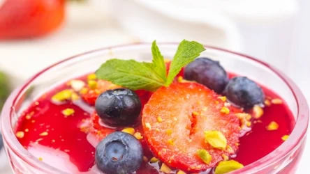 Kisiel owocowy to lekki i niskokaloryczny deser 