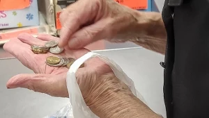 Masz ponad 60 lat? Tam zrobisz zakupy z dużą zniżką i odciążysz budżet