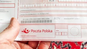 Poczta Polska podała kwotę, która wyznacza zwolnienie z opłat abonamentu RTV dla emerytów.