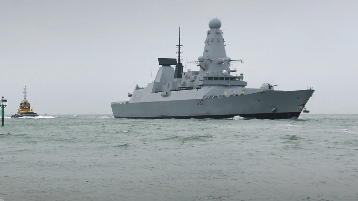 Wielka Brytania ma rozważać wysłanie okrętu wojennego w pobliżu Cypru, w związku z sytuacją na Bliskim Wschodzie article cover