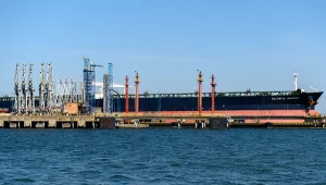 Nie musimy się obawiać o dostępność paliw na polskim rynku - zapewnia premier Donald Tusk. na zdj. gdański Naftoport