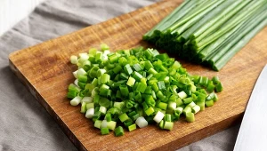 Posyp sałatkę albo kanapki. Zawiera sporo cennych pierwiastków