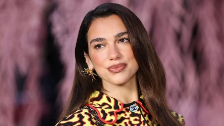 Paznokcie w stylu Duy Lipy: wpisujące się w trendy i rzucające się w oczy