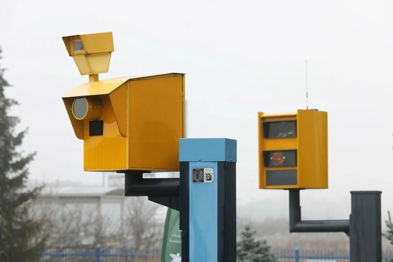 Jak uniknąć mandatu z fotoradaru? Najlepiej jadąc przepisowo - "sprytne" sposoby z internetu zwykle oznaczają dodatkowe problemy article cover