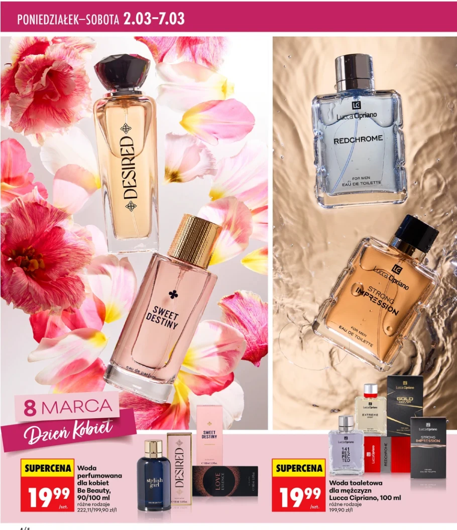 Cztery flakony perfum o eleganckim designie, dwa na tle różowych kwiatów i dwa na jasnym, eleganckim tle z efektem rozlanej wody, wyróżnione etykiety produktów i ceny promocyjne, a na dole wyraźna informacja o Dniu Kobiet oraz oferta specjalna.