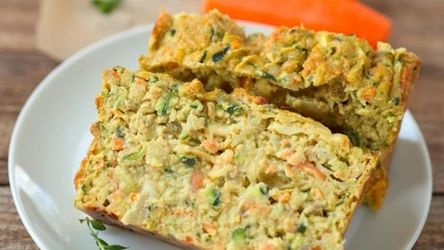 Kolorowy pasztet z cukinii będzie pięknie prezentował się na wielkanocnym stole