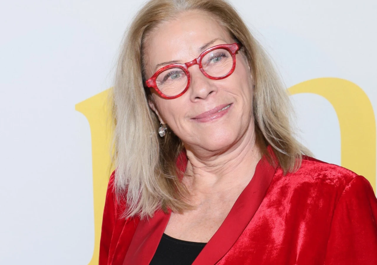 Małgorzata Potocka Małgorzata Potocka w czerwonej marynarce, czarnych bluzce i okularach.