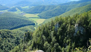 Najbardziej unikalny obszar górski. Liczne wąwozy, skalne okna i jaskinie
